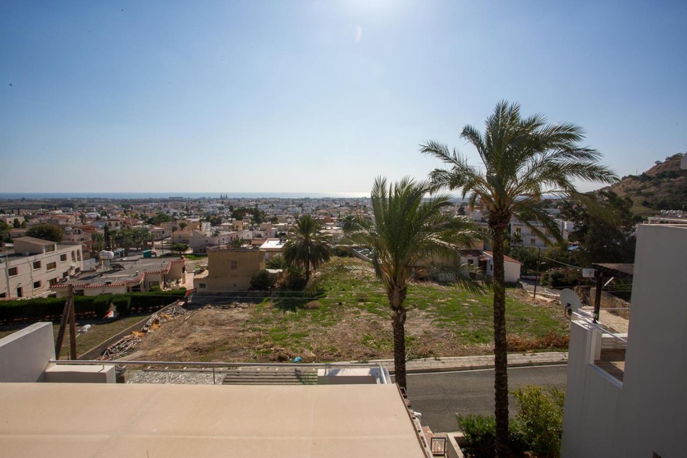 Penthouse Duplex Overlooking The Mediterranean Larnaca Exterior foto