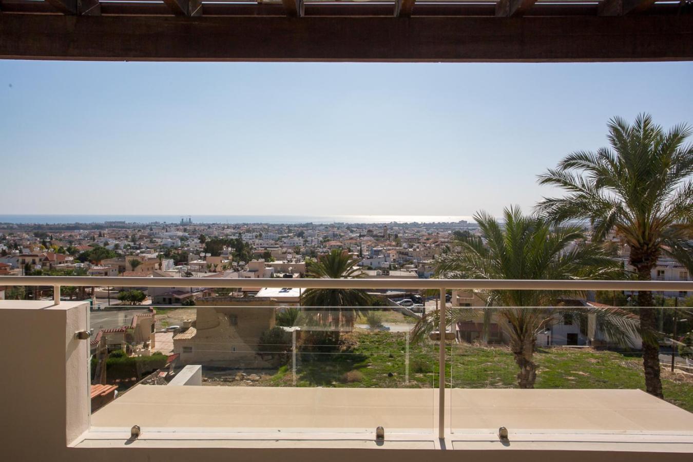 Penthouse Duplex Overlooking The Mediterranean Larnaca Exterior foto