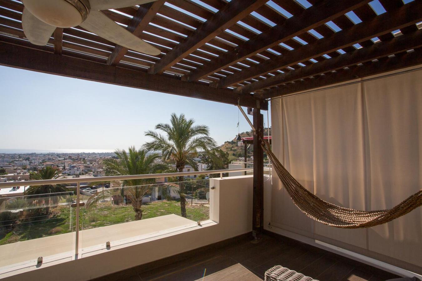 Penthouse Duplex Overlooking The Mediterranean Larnaca Exterior foto