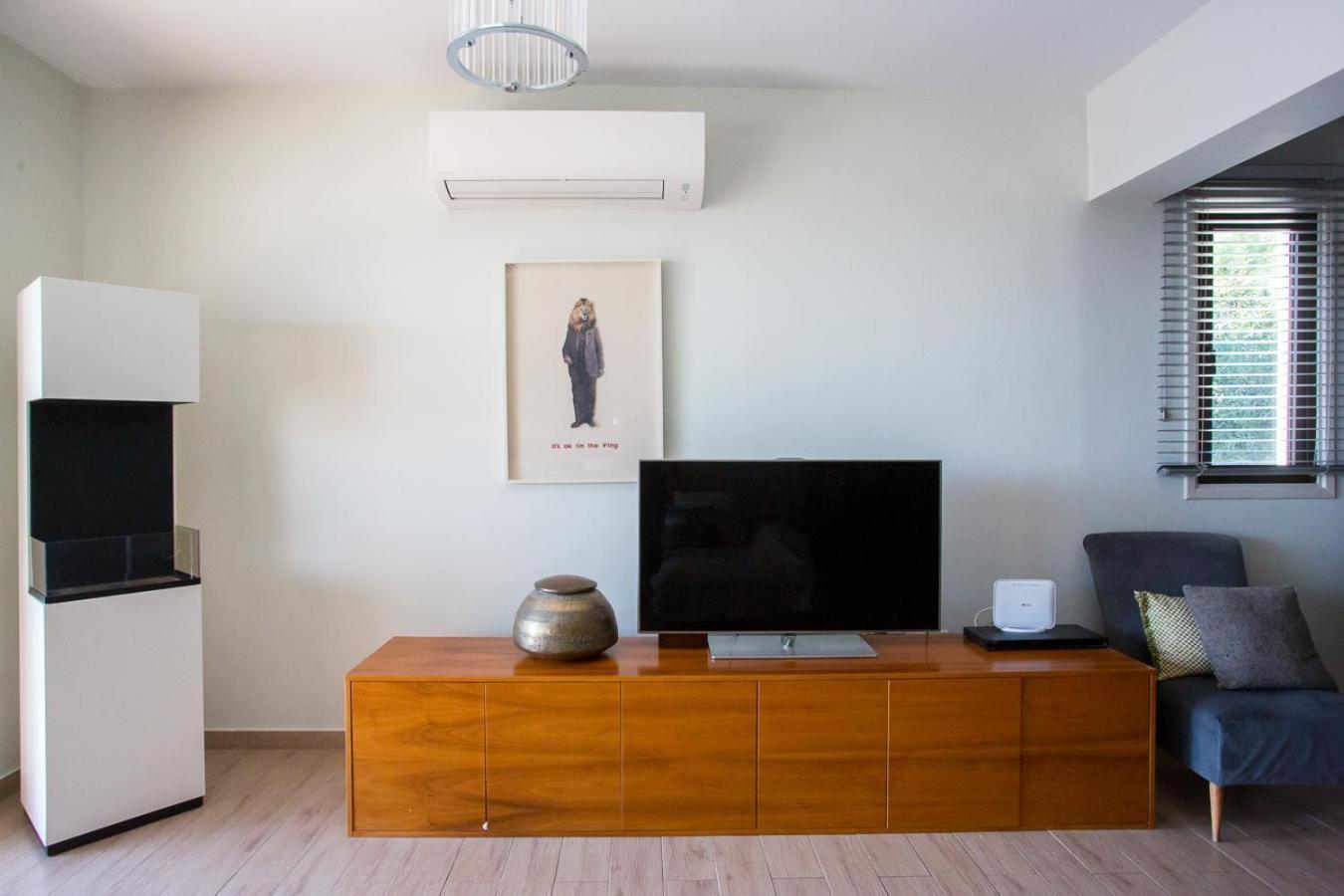 Penthouse Duplex Overlooking The Mediterranean Larnaca Exterior foto