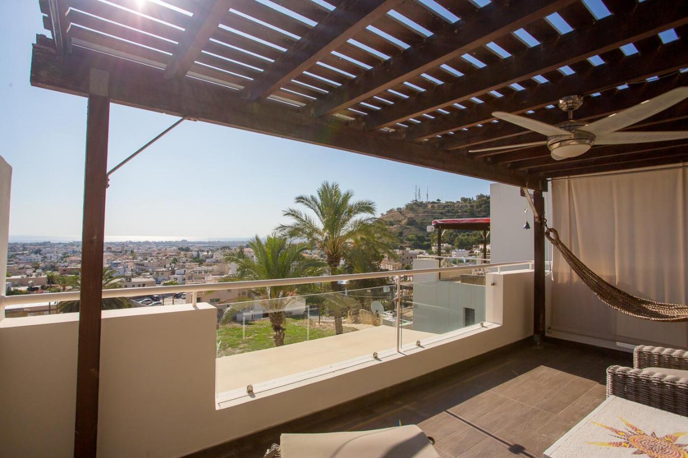 Penthouse Duplex Overlooking The Mediterranean Larnaca Exterior foto