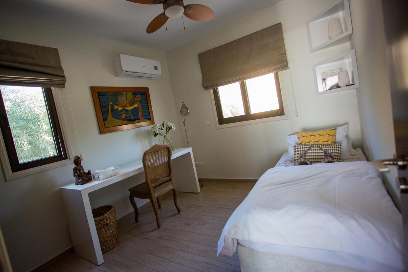 Penthouse Duplex Overlooking The Mediterranean Larnaca Exterior foto