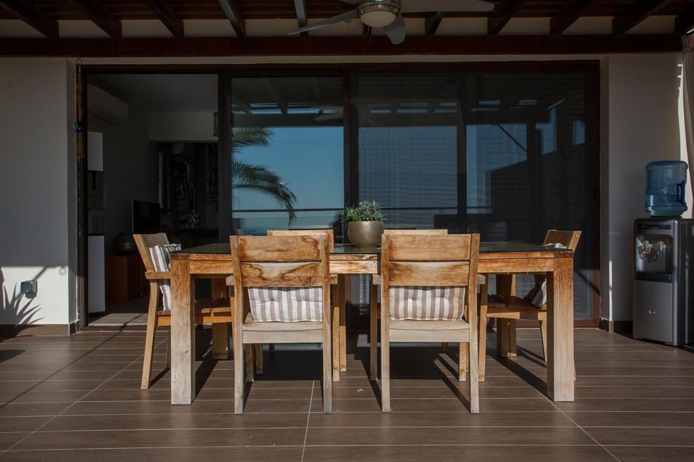 Penthouse Duplex Overlooking The Mediterranean Larnaca Exterior foto