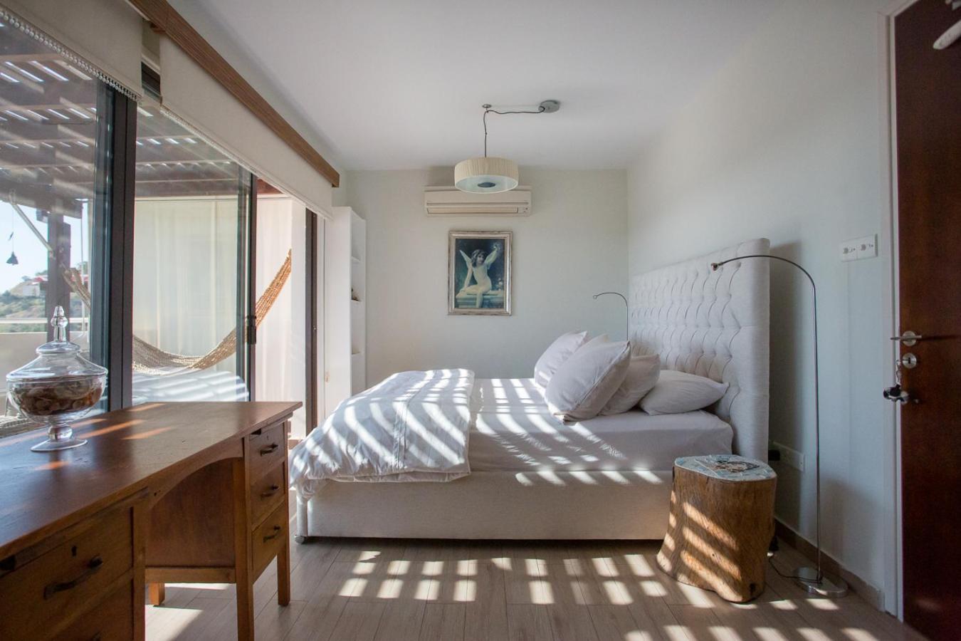 Penthouse Duplex Overlooking The Mediterranean Larnaca Exterior foto