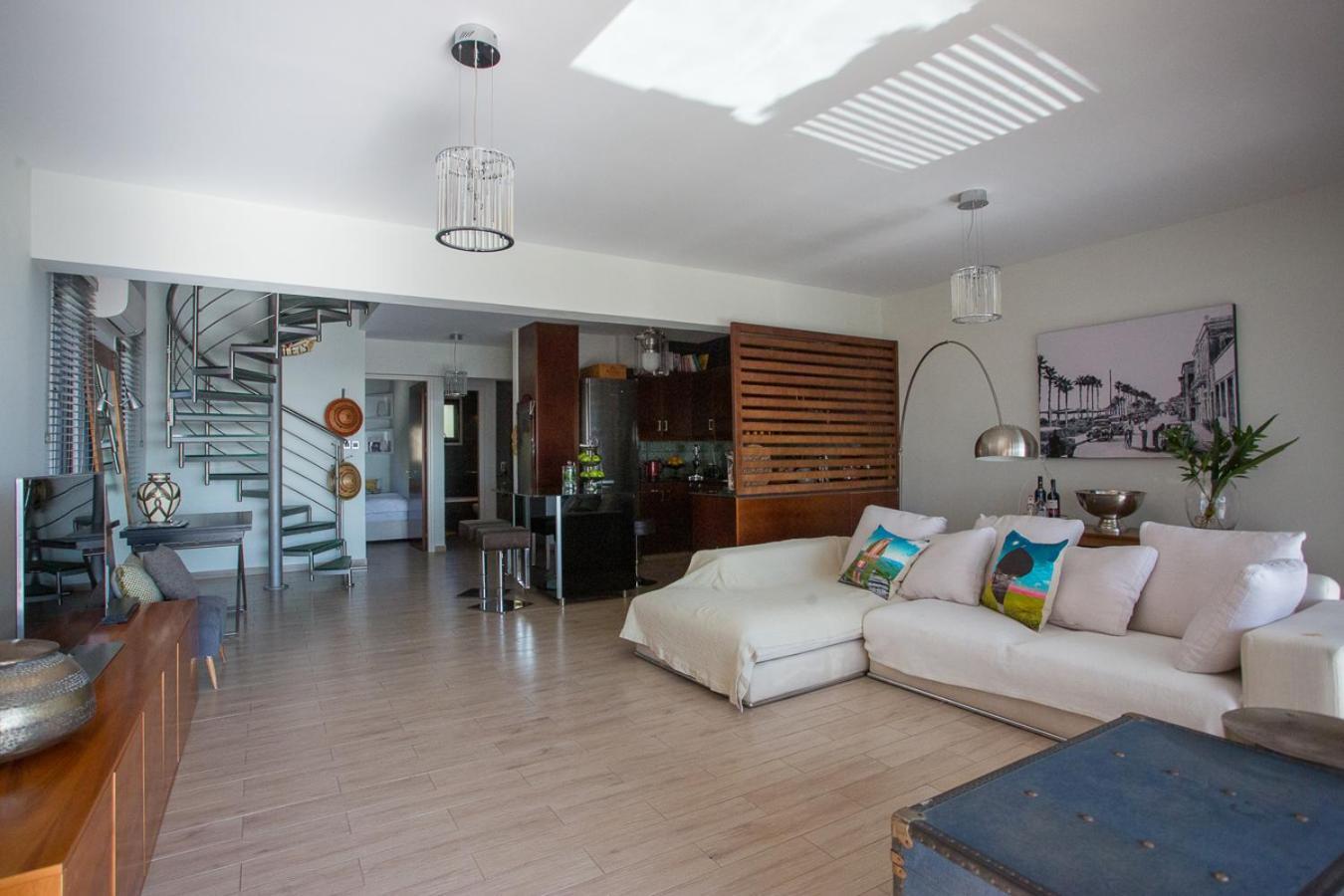 Penthouse Duplex Overlooking The Mediterranean Larnaca Exterior foto
