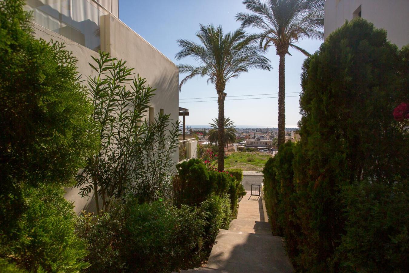 Penthouse Duplex Overlooking The Mediterranean Larnaca Exterior foto