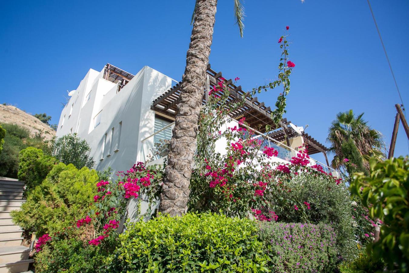Penthouse Duplex Overlooking The Mediterranean Larnaca Exterior foto